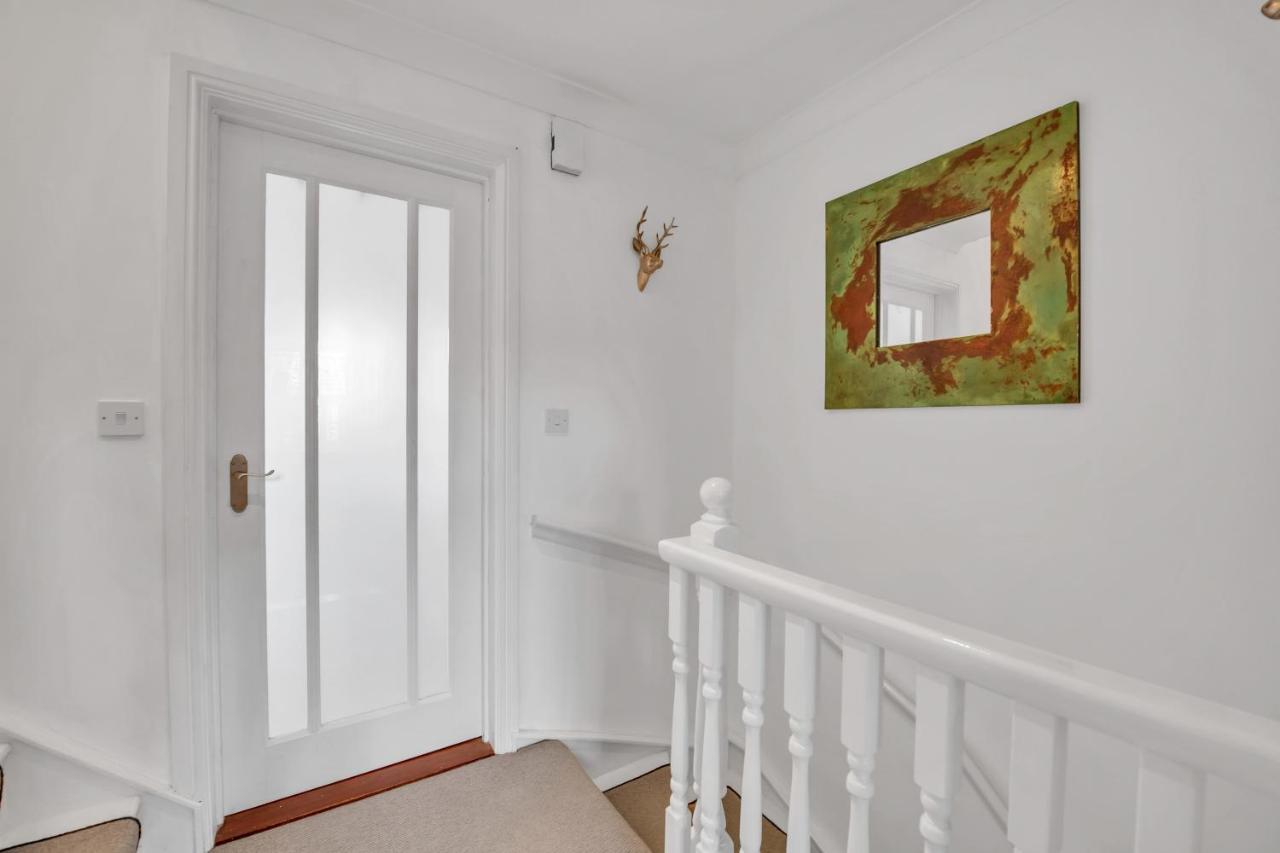 Stylish 3 Bedroom Townhouse For 5 Guests, Set In The Medieval Grid With Off Street Parking Bury St. Edmunds Exterior foto